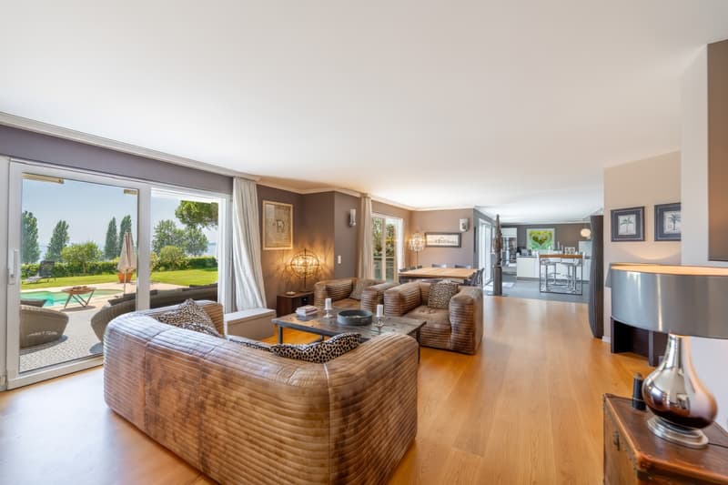 Somptueuse maison avec vue lac et piscine (3)