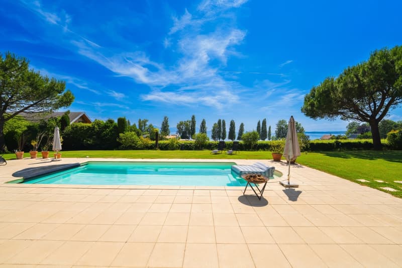 Somptueuse maison avec vue lac et piscine (3)