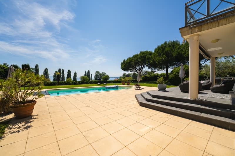 Somptueuse maison avec vue lac et piscine (8)