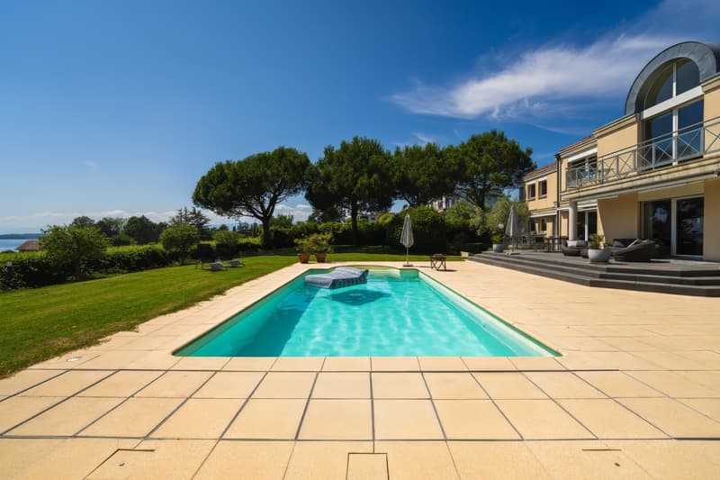 Somptueuse maison avec vue lac et piscine (5)