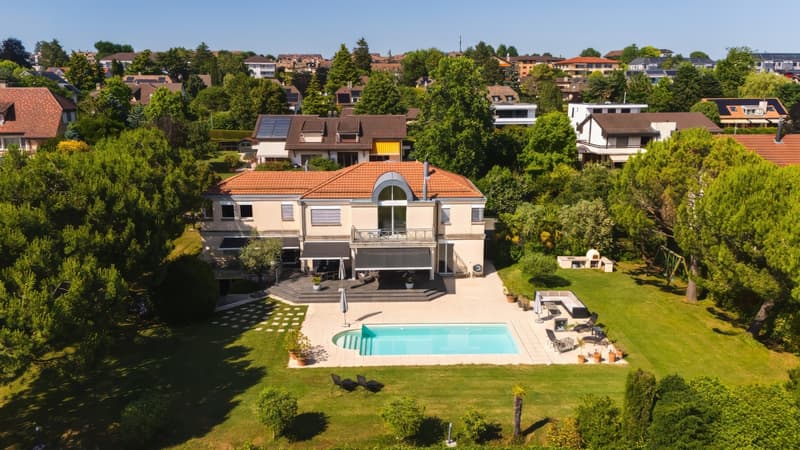 Somptueuse maison avec vue lac et piscine (6)