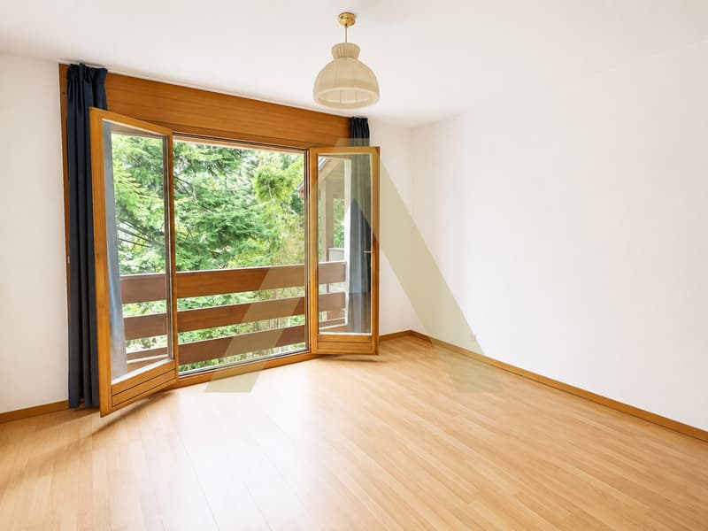 Grand 2,5 pièces avec balcon dans un cadre verdoyant (5)