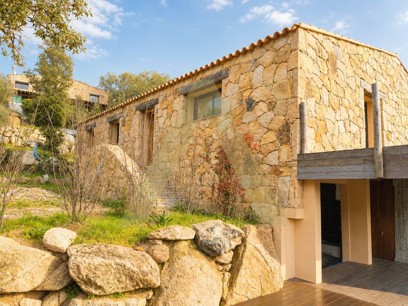 BERGERIE CONTEMPORAINE AVEC PISCINE AU COEUR DE LA CORSE DU SUD (2)