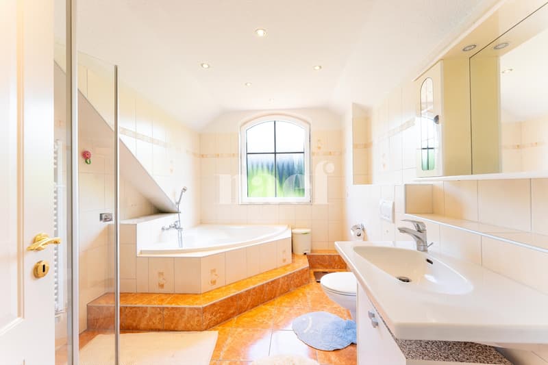 Villa contemporaine avec logement indépendant à vendre à Bourguillon (9)
