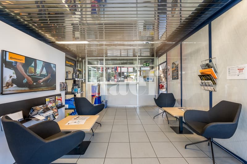 Garage avec réception, atelier et espaces de stockage à vendre à Givisiez (4)