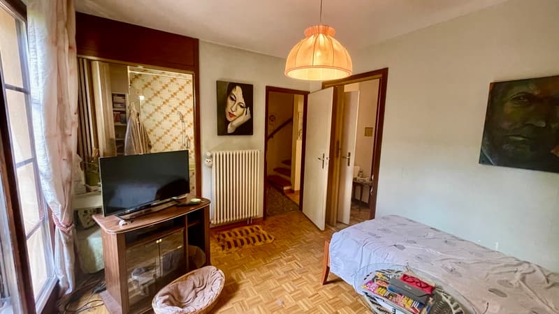 Maison individuelle avec beau potentiel (2)