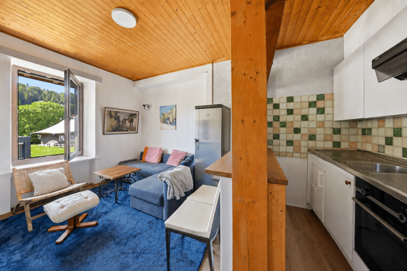 Immeuble mixte au coeur du village (7)
