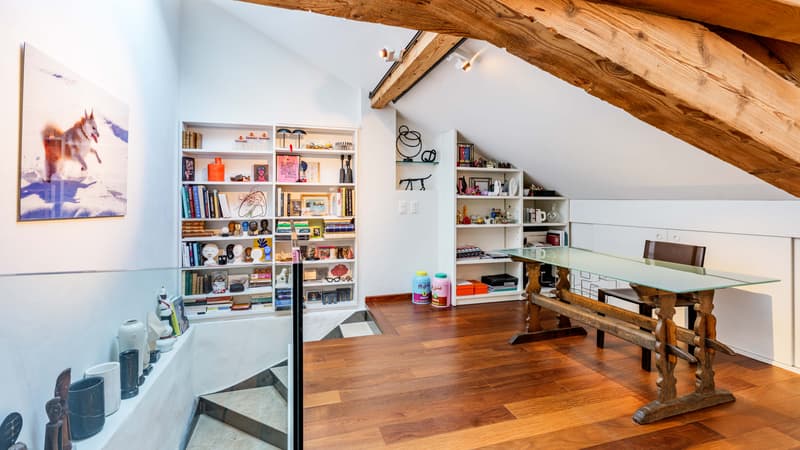 Espace bureau et buanderie dans les combles
