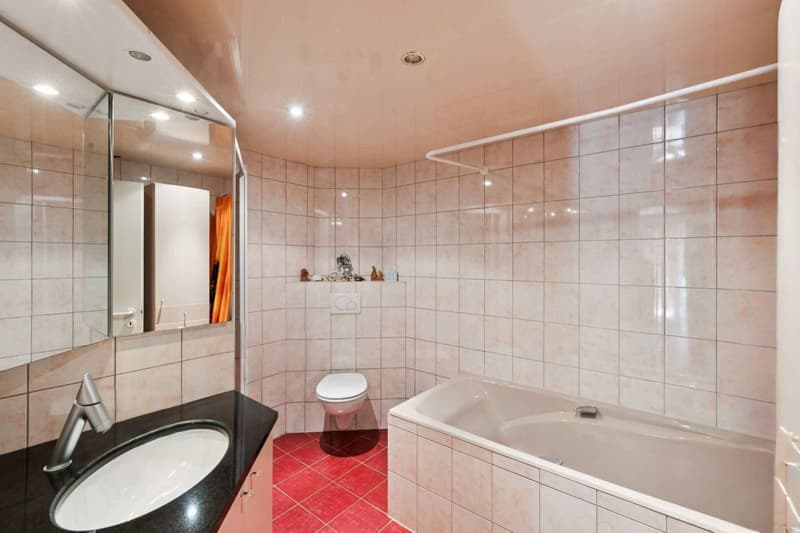 La salle de bain du rez inférieur