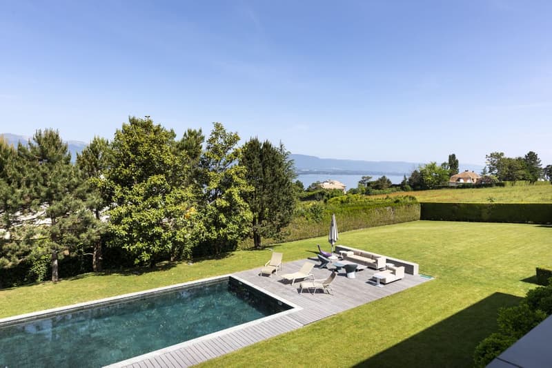 Villa contemporaine à Cologny avec vue sur le lac et le Jura (1)