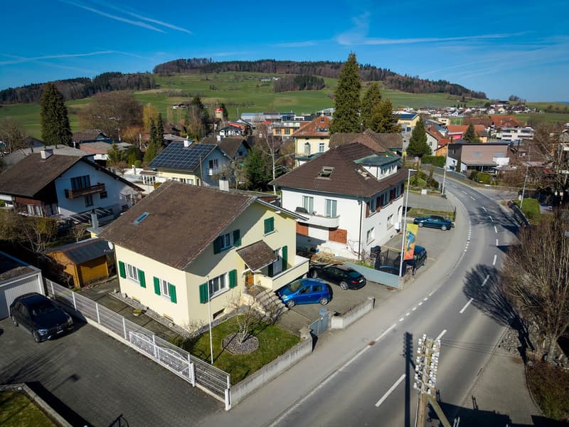 Maison familiale individuelle dans un emplacement central et agréable avec jardin d'hiver et poêle suédois à Rickenbach / LU (2)