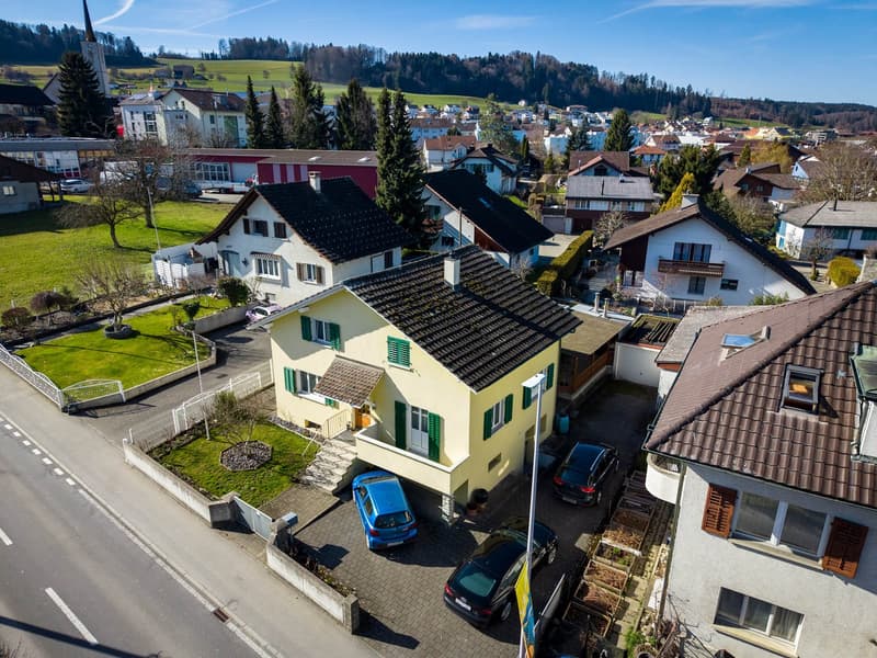 Maison familiale individuelle dans un emplacement central et agréable avec jardin d'hiver et poêle suédois à Rickenbach / LU (3)