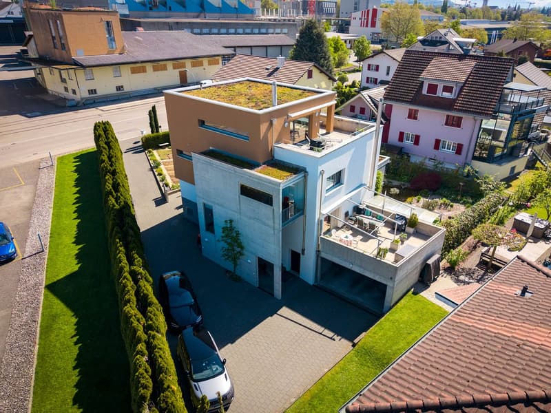 Exklusives Einfamilienhaus mit einer Einliegerwohnung an zentraler Lage in Sursee (1)