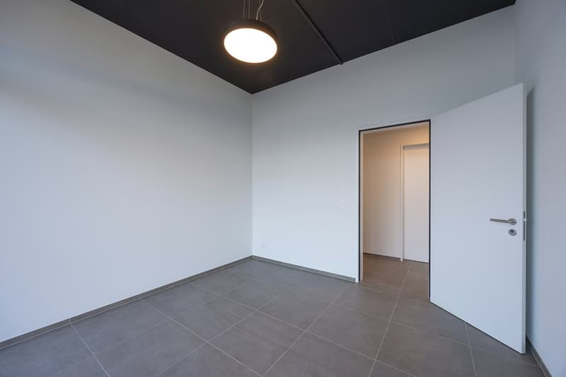 Gewerbelokal (13 m²) mit Schaufenster an der Dorfstrasse in Beckenried (3)