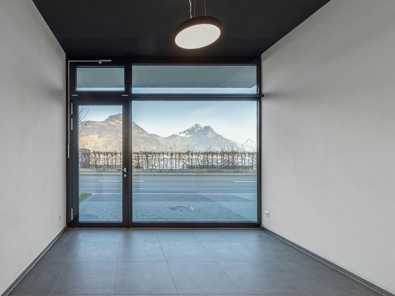 Gewerbelokal (13 m²) mit Schaufenster an der Dorfstrasse in Beckenried (2)