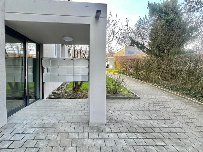 Neu sanierte 3.5 Zimmer Wohnungen mit privater Waschmaschine/Tumbler (41)
