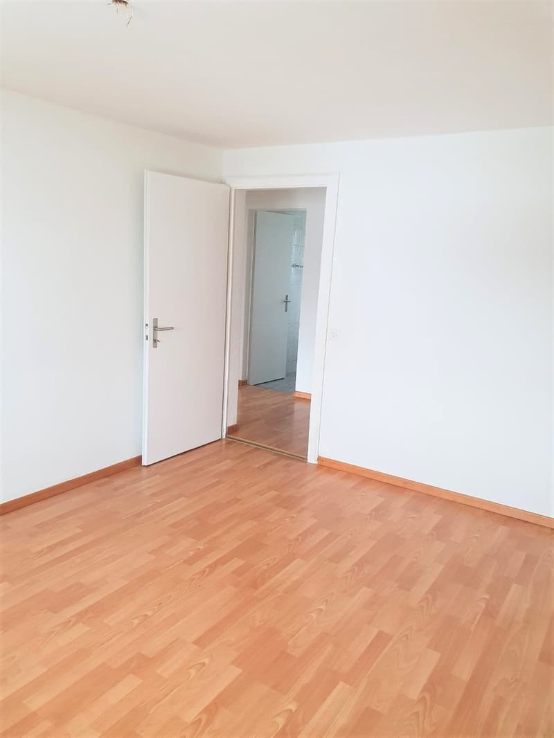 PREISWERTE 3.5 ZIMMER WOHNUNG INKL. WASCHMASCHINE/TUMBLER (6)