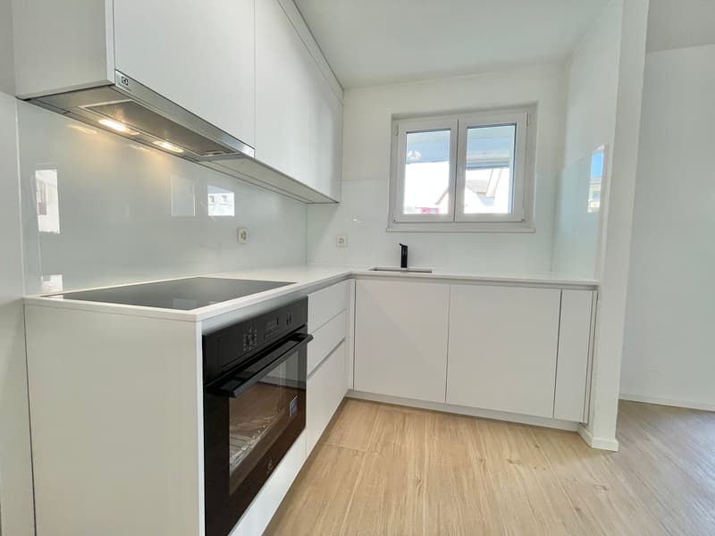 Moderne 2.5 Zimmer Wohnungen mit Waschmaschine/ Tumbler neben Emmencenter (4)