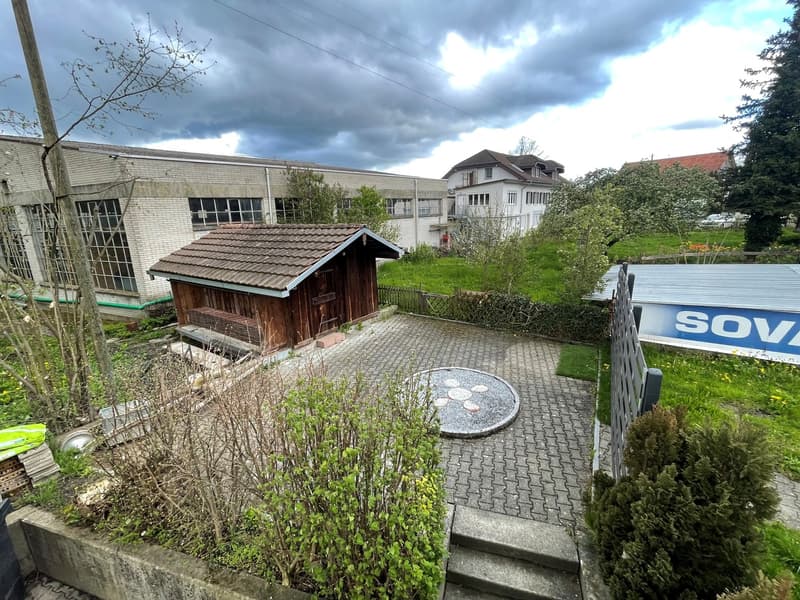 Vielseitiges Gartenhaus in ruhiger Lage von Hendschiken (1)