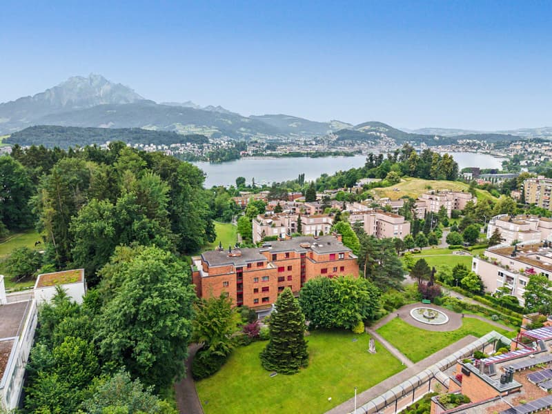 Stadtnaher Wohnkomfort mit Balkon, Cheminée & Blick ins Grüne (1)