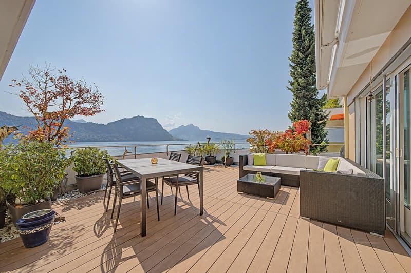 Terrassenwohnung mit traumhaftem Blick auf Vierwaldstättersee & Berge (2)