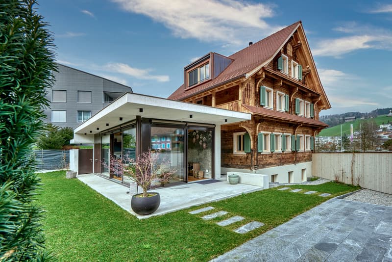 Traditionelles Holzhaus mit modernem Glasanbau - Wohnen auf 8 Zimmern (7)