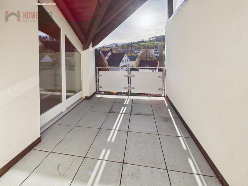 Gedeckter Balkon/Terrasse mit herrlicher Weitsicht