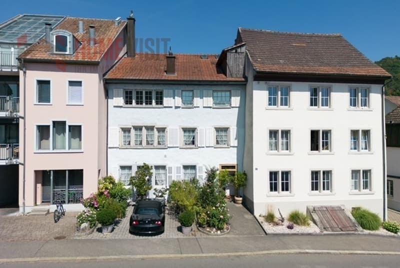 Charakterhaus mit 340 m² - Wohnen, Arbeiten, Leben (1)