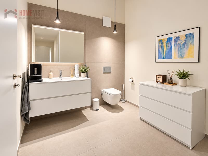 Modernes, minimalistisches Badezimmer mit warmen Tönen