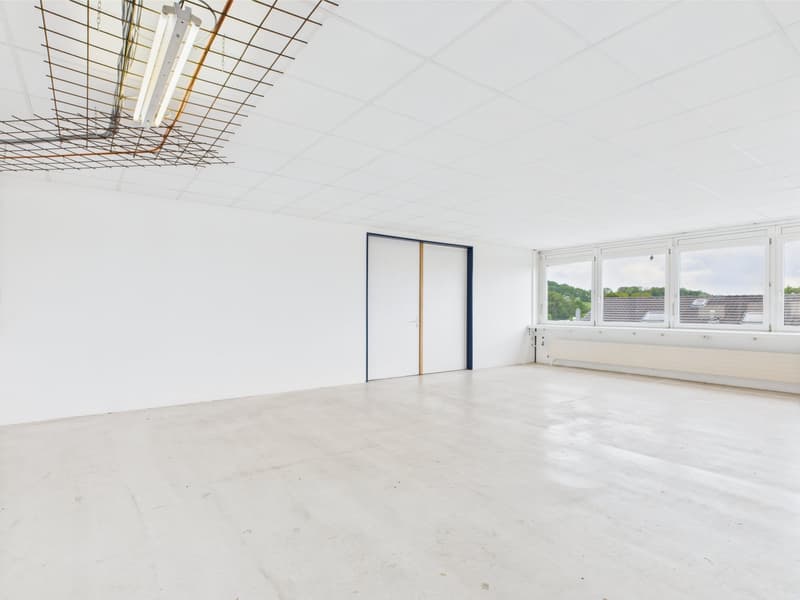 350m2 - Modern and bright commercial space on the 2nd floor with great views (4)