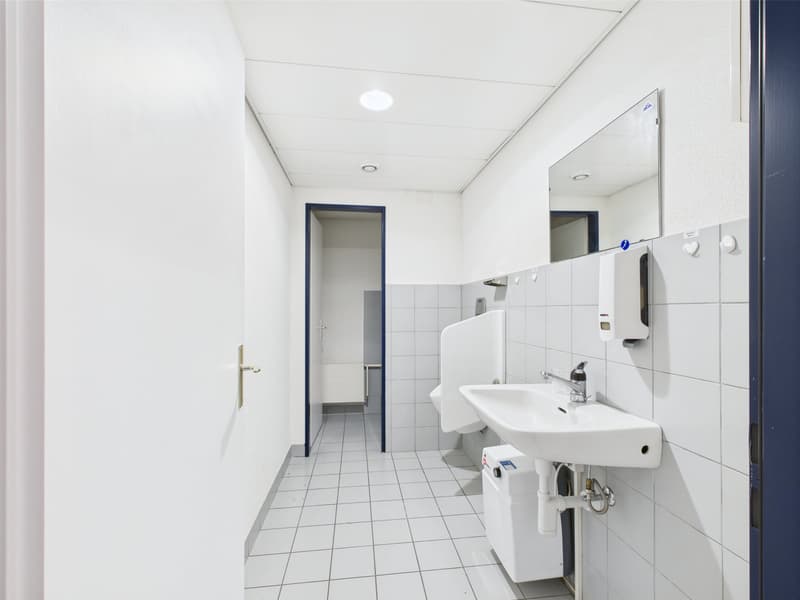 350m2 - Modern and bright commercial space on the 2nd floor with great views (14)