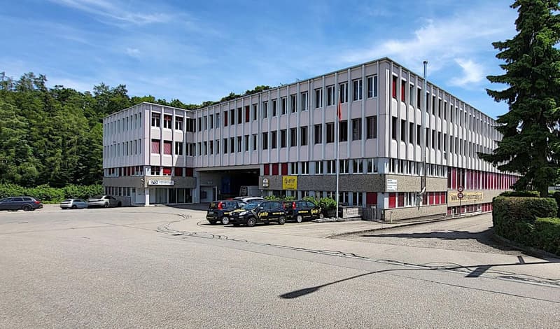 "Spannende Gewerbefläche im Souterrain mit ausreichend Tageslicht!" (8)