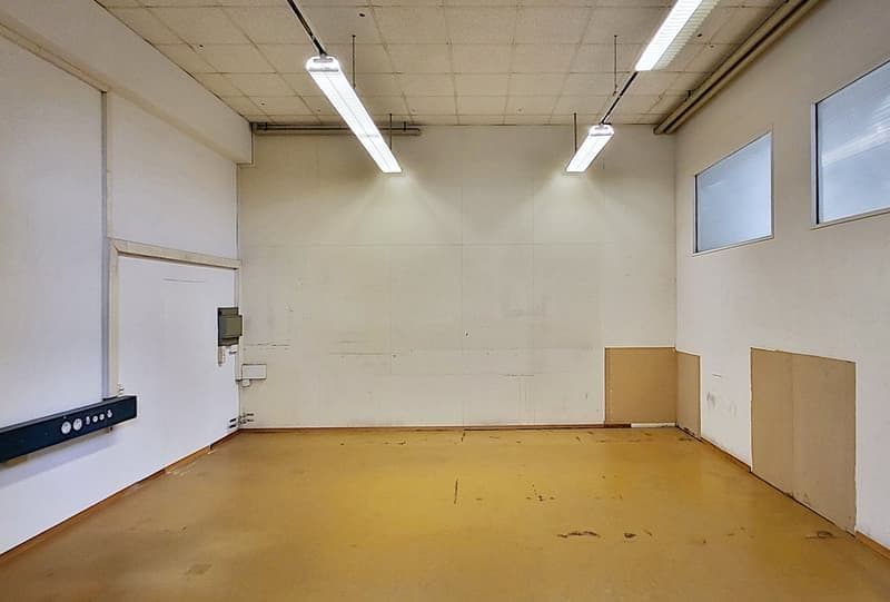 "Gewerbehalle im EG - 4 m Deckenhöhe und 1'000 kg Bodenlast - 431 m2 in Hombrechtikon" (5)