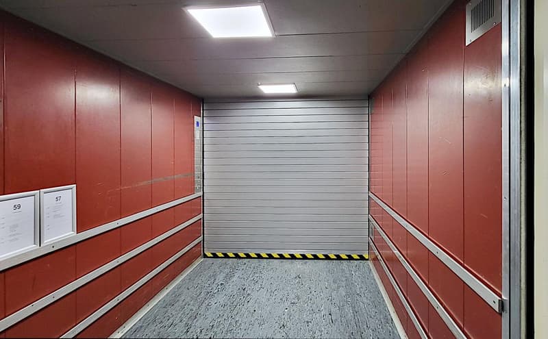 "Grosszügige Lagerfläche mit 4.6 m Deckenhöhe - ca. 400 m2 in Hombrechtikon" (3)