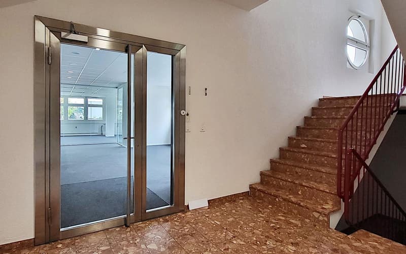 "Spannende, klimatisierte Gewerbe-/Büroräume in Urdorf!" (9)