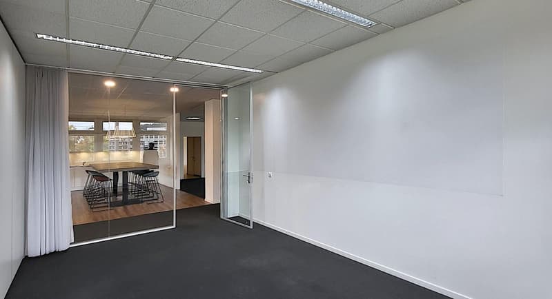 "Spannende, klimatisierte Gewerbe-/Büroräume in Urdorf!" (8)