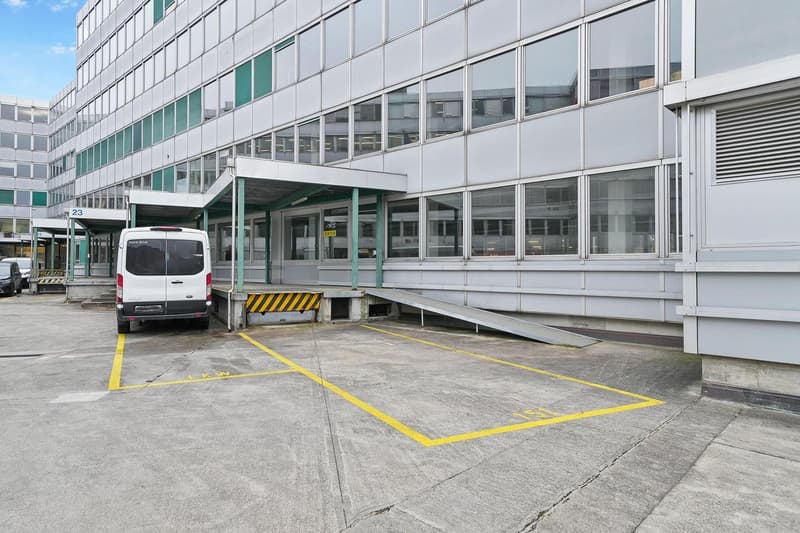 "Bezugsfertige Gewerbefläche mit 1'000 kg/m² Bodenlast!" (12)