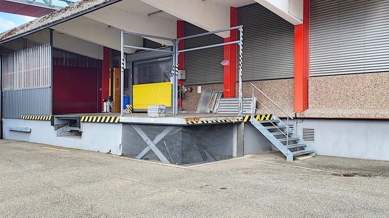 Komplettes Erdgeschoss mit Anlieferung und Infrastruktur! (12)