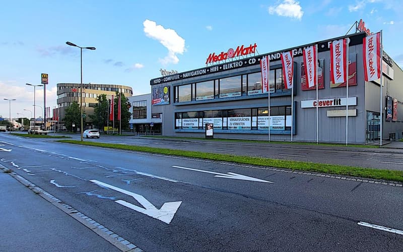 "OTTO'S, MEDIA MARKT und CLEVERFIT als Nachbar - what else?" (1)