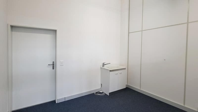 "Gut gelegene, ausgebaute und helle Gewerbe-/Bürofläche mit Wasseranschluss - 158 m2!" (7)