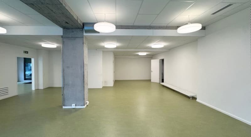 Repräsentative Gewerbefläche mit maximaler Sichtbarkeit im Herzen von Glarus! (6)