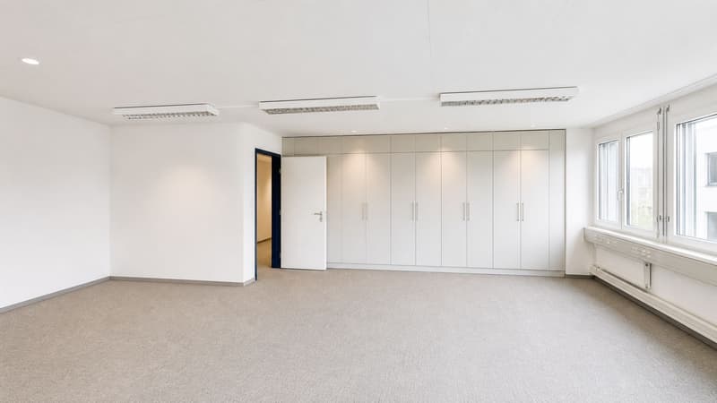"Zweckmässige Büroflächen - bestehende Unterteilungen!" (4)