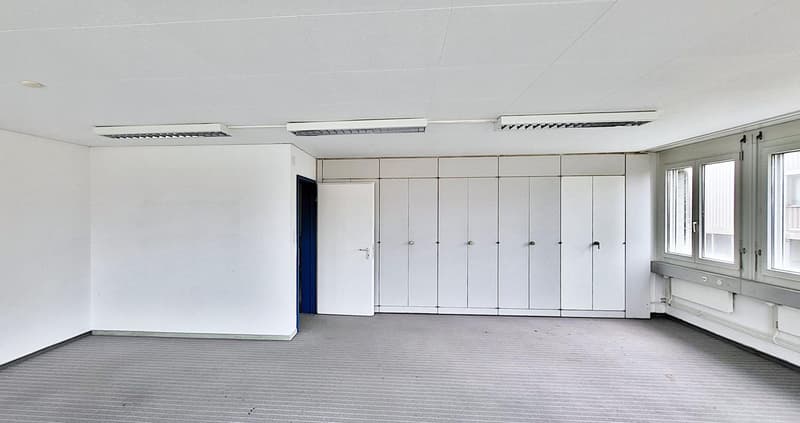 "Zweckmässige Büroflächen - bestehende Unterteilungen!" (8)