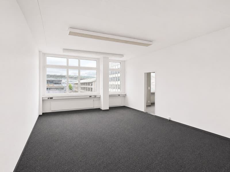 125 m² Bürofläche mit 4 Büroräumen in Regensdorf! (2)
