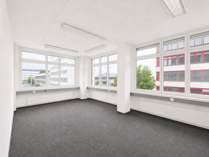 125 m² Bürofläche mit 4 Büroräumen in Regensdorf! (1)