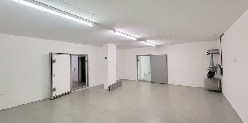 "110m² Lagerfläche mit Anlieferung in Glattbrugg!" (6)