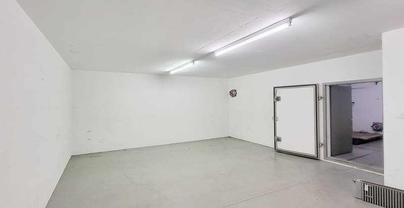 "110m² Lagerfläche mit Anlieferung in Glattbrugg!" (5)