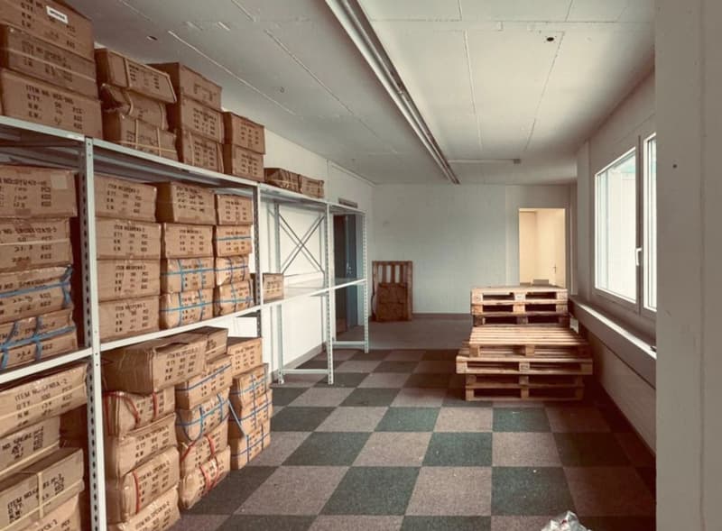 Gewerbe- & Lagerfläche (147 m²) mit ebenerdiger Anlieferung und grossem Warenlift (7)