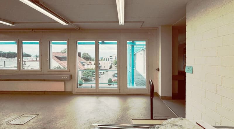 Gewerbe- & Lagerfläche (147 m²) mit ebenerdiger Anlieferung und grossem Warenlift (5)