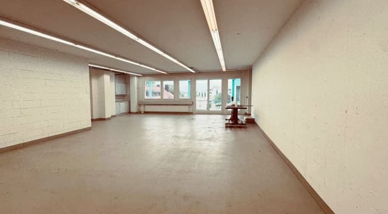Gewerbe- & Lagerfläche (147 m²) mit ebenerdiger Anlieferung und grossem Warenlift (4)